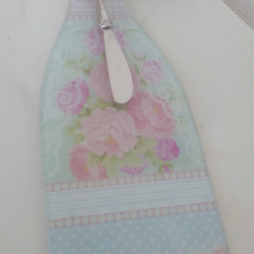 Floral Cheese Board with Spreader 🆕 - Picture 7 of 8